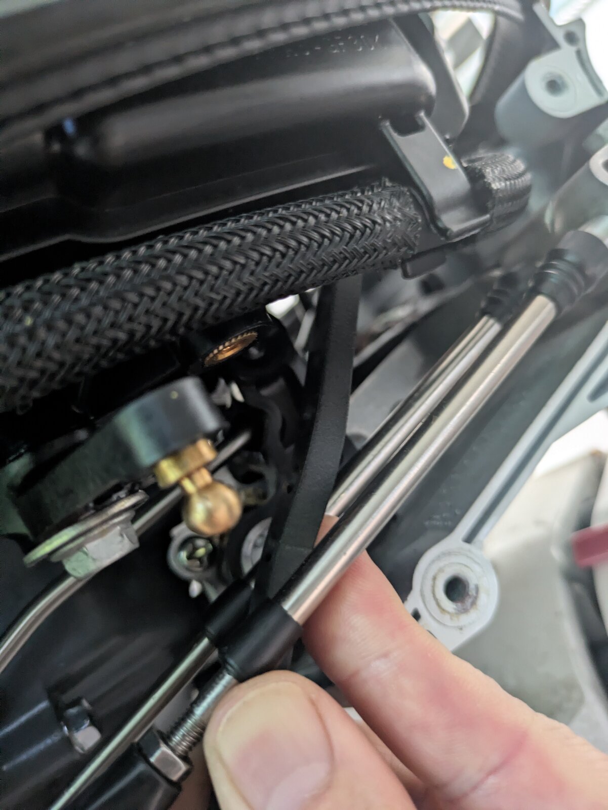 Installing the Accutroll throttle arm onto the linkage