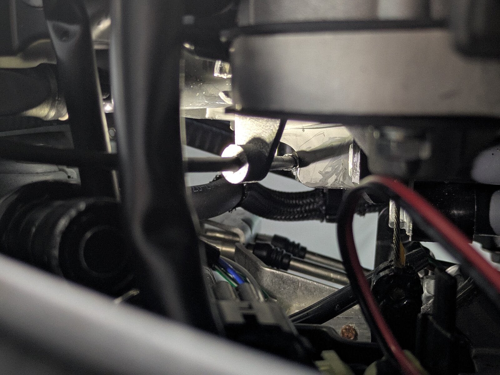 Final orientation of the Bowden tube in the guide bracket