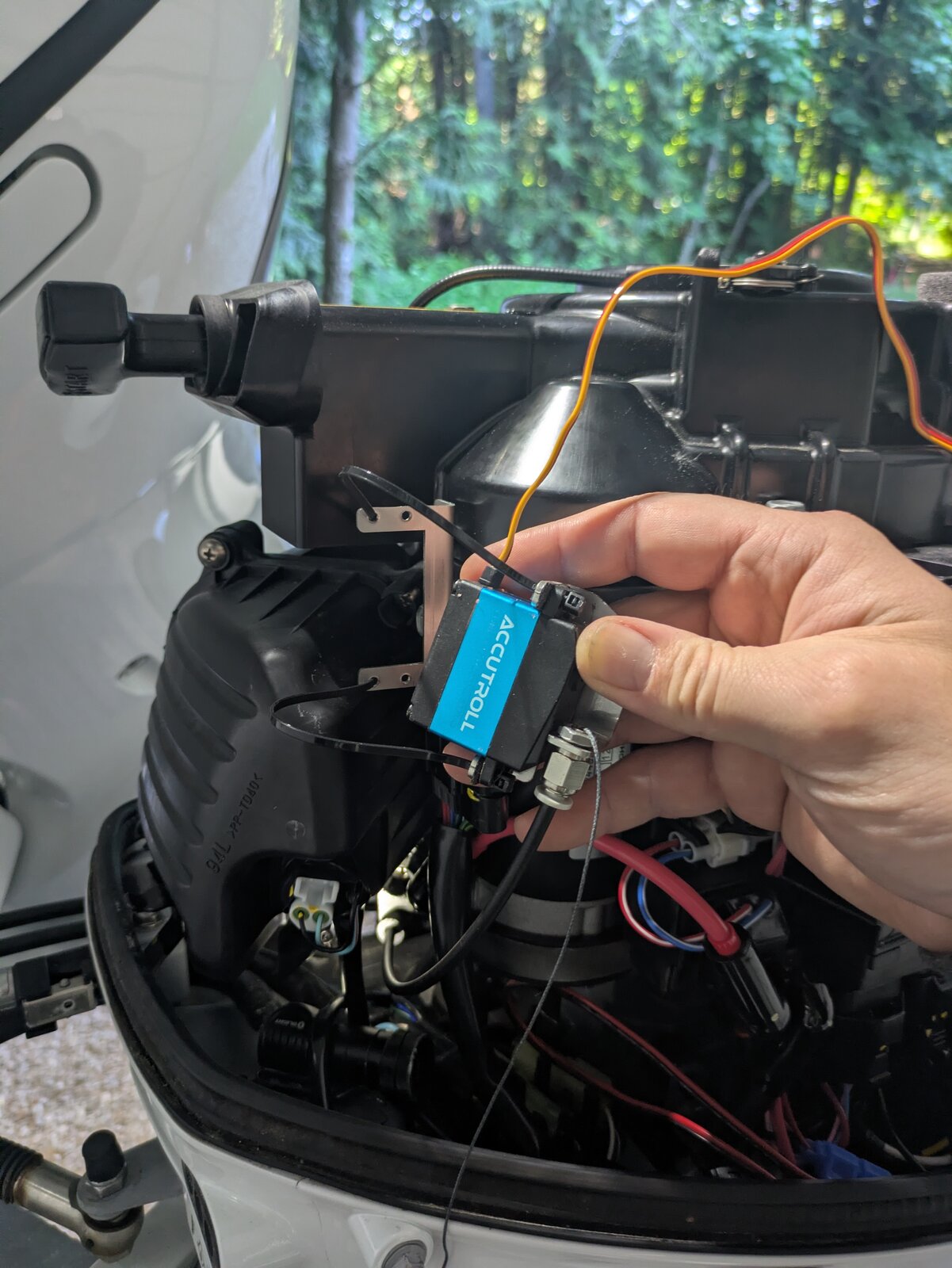 Securing the servo with zip ties
